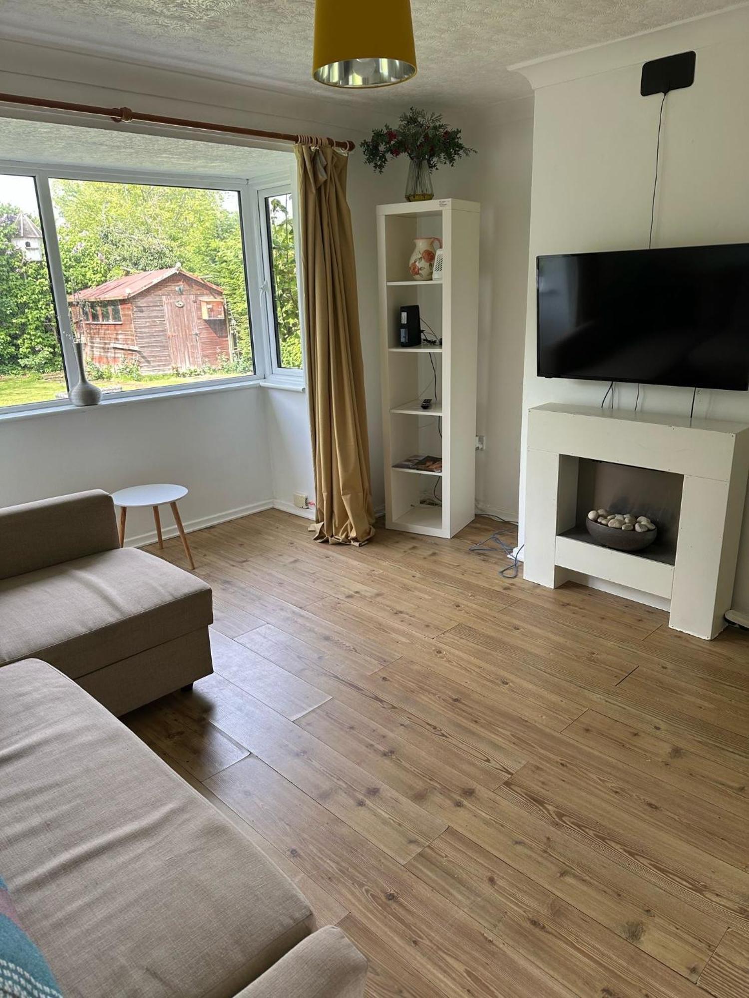 House Number 8 Sleeps Up To 6 People With Smart Tvs In Every Room Wellington  Buitenkant foto