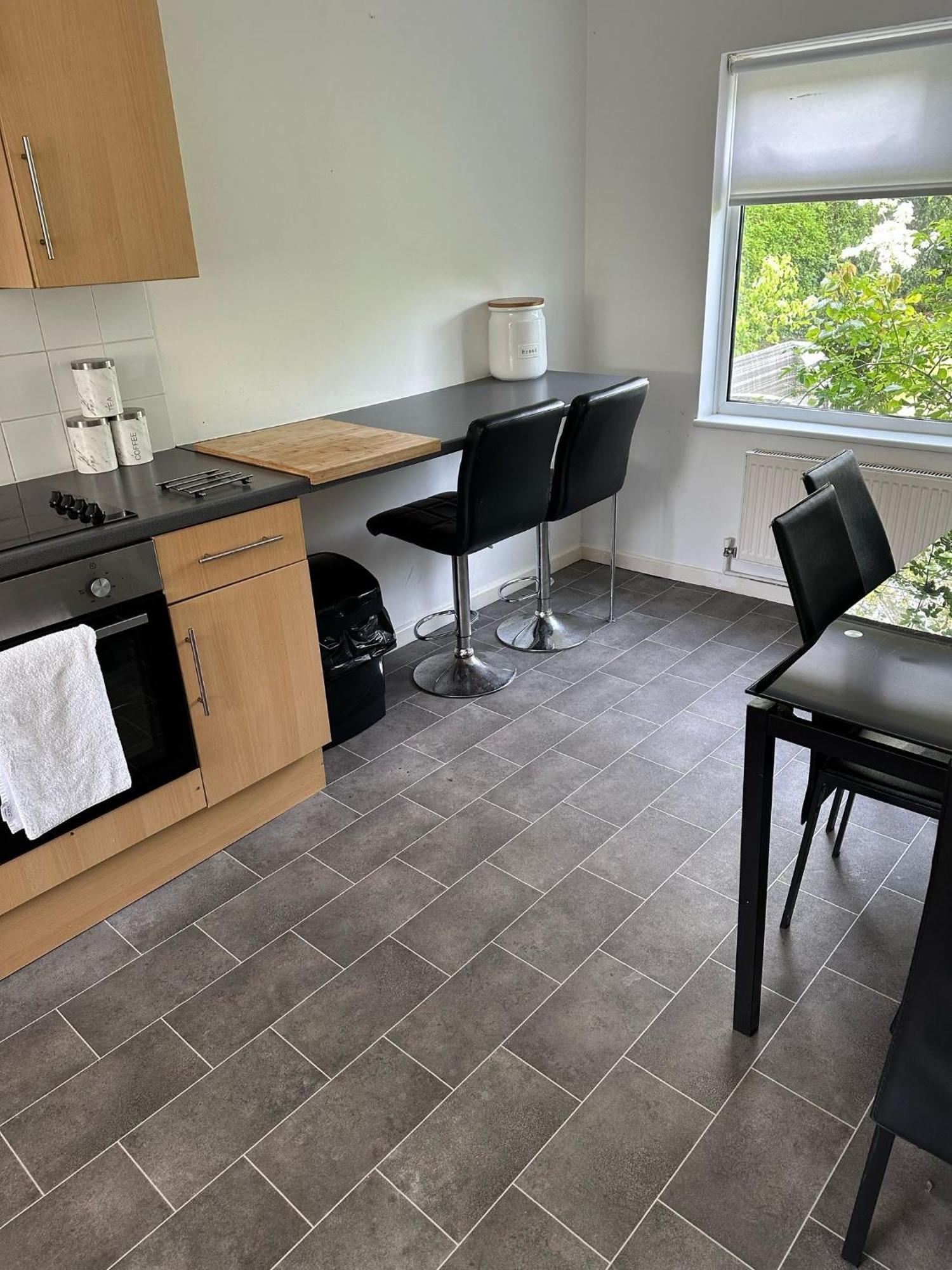 House Number 8 Sleeps Up To 6 People With Smart Tvs In Every Room Wellington  Buitenkant foto